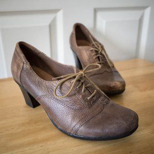 GH Bass Brown Leather Heeled Oxfords